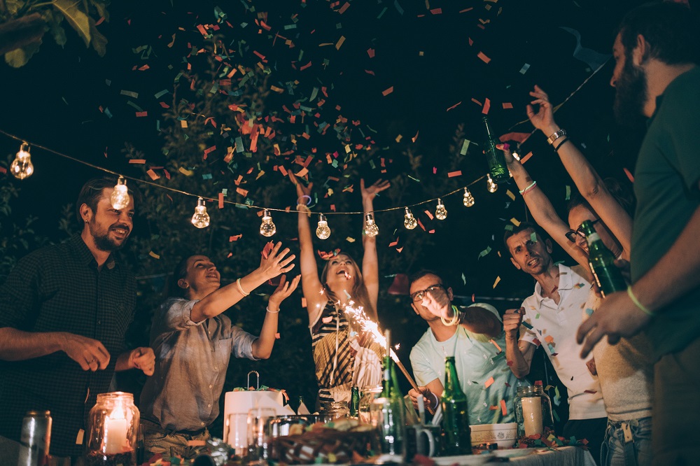 Ausgelassene Stimmung bei Gartenparty