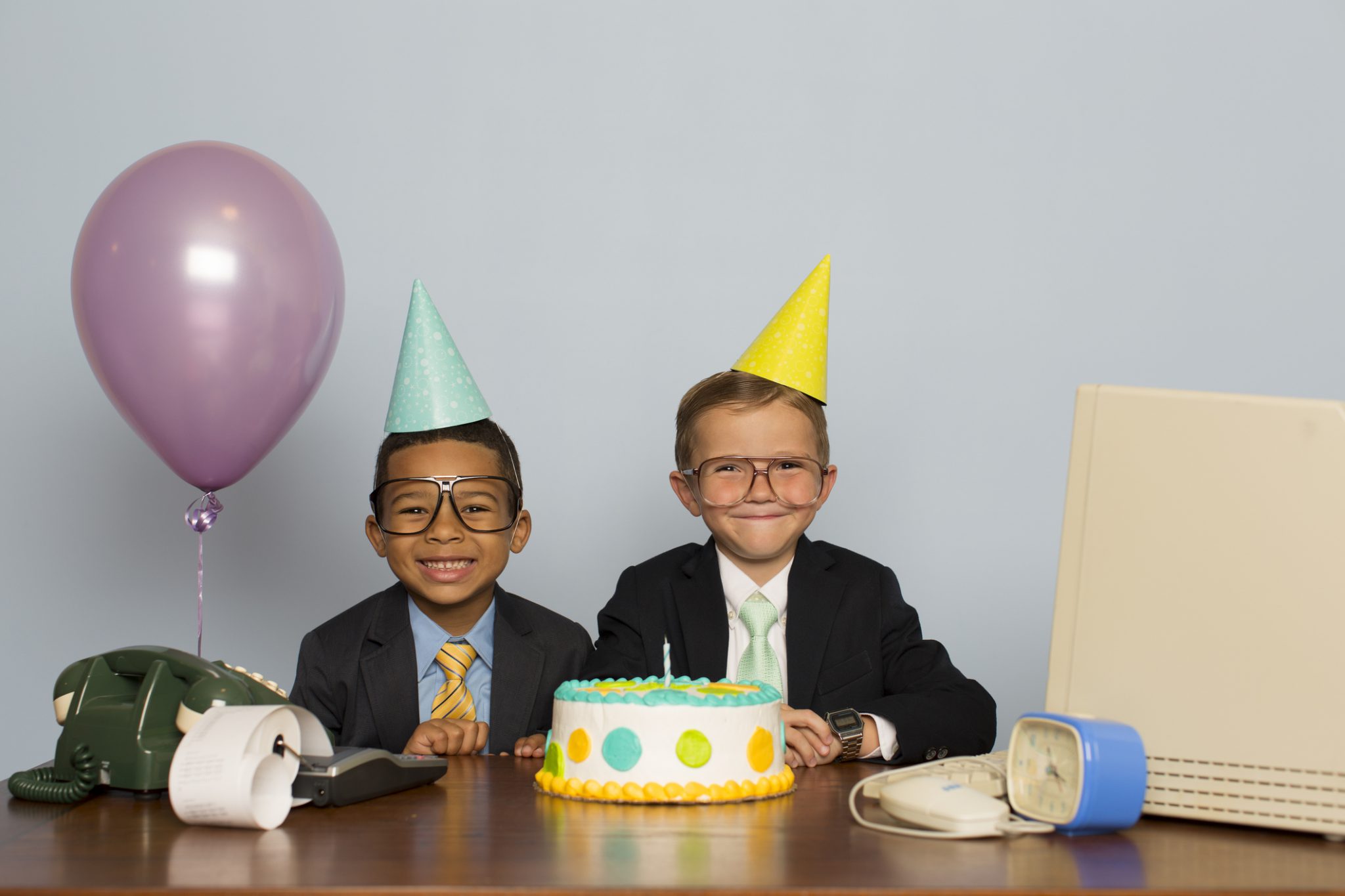 Das Firmenjubiläum feiern – mit Torte und Geschenken