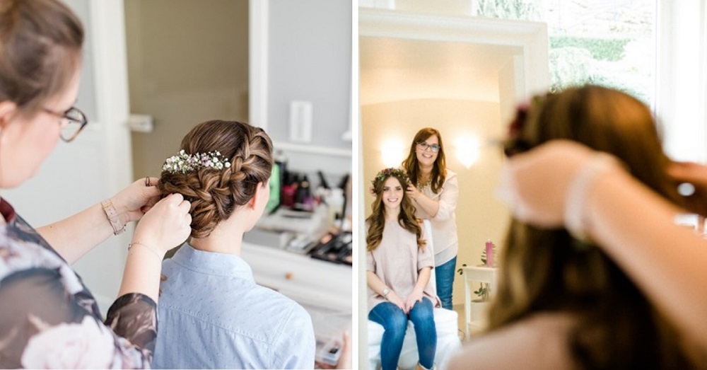 Braut und Hair-Stylistin vor dem Spiegel