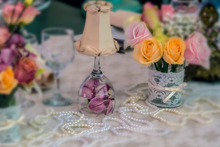 Perlenkette für den Hochzeitstisch