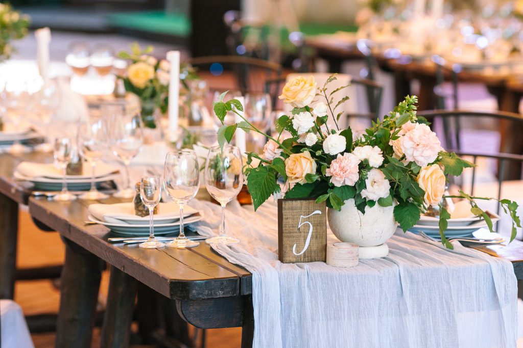 Tisch mit fester Tischordnung bei Hochzeit