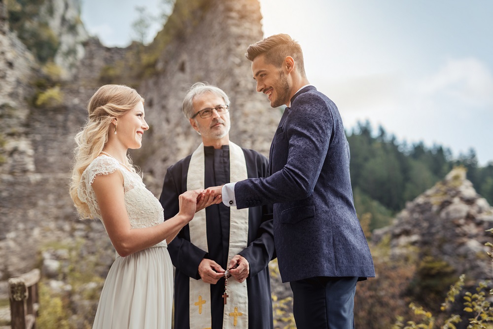 Hochzeitseinladung schreiben, die zum Hochzeitspaar passt