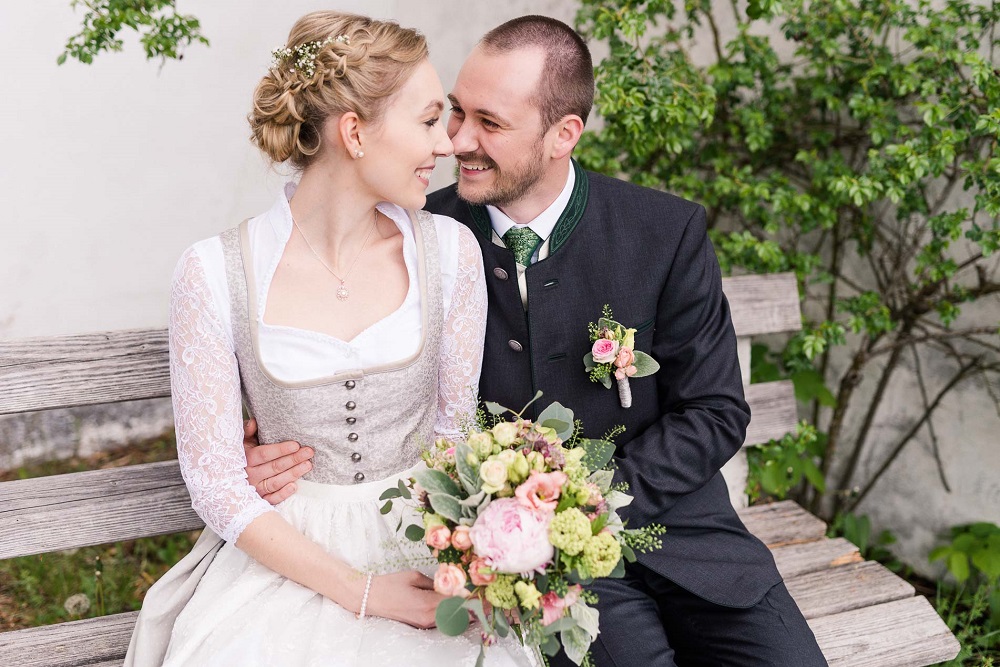 Hochzeitspaar beim Fotoshooting