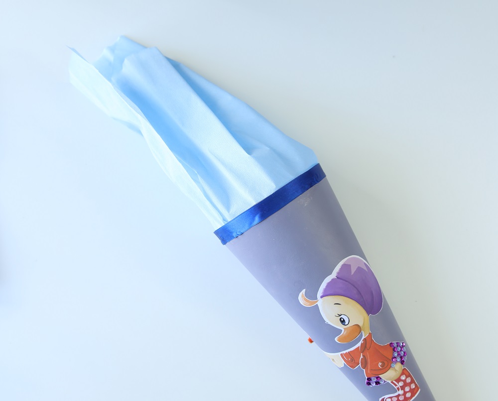 Schultüte mit Krepppapier