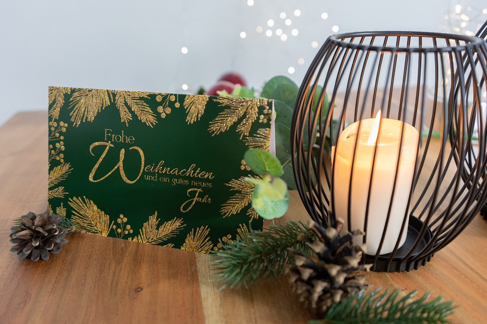 Schicke Weihnachtskarte in Gold und Grün