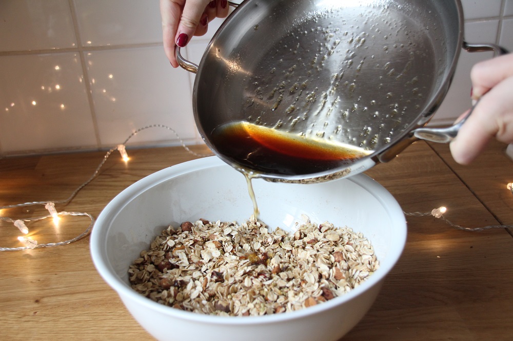 Zubereitung von Lebkuchen-Granola