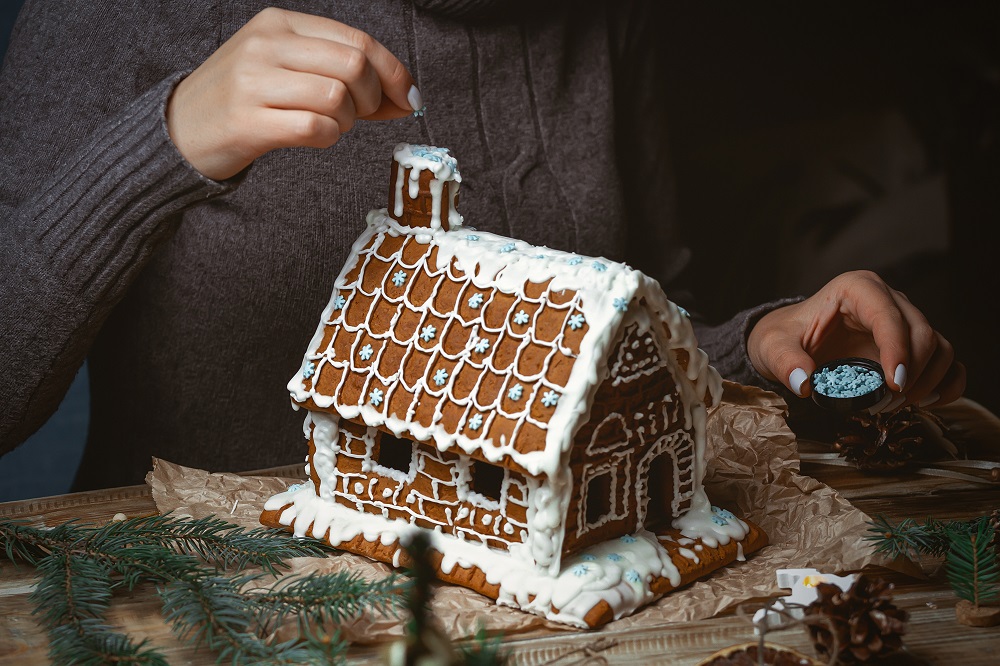 Lebkuchenhaus verzieren auf der online Weihnachtsfeier