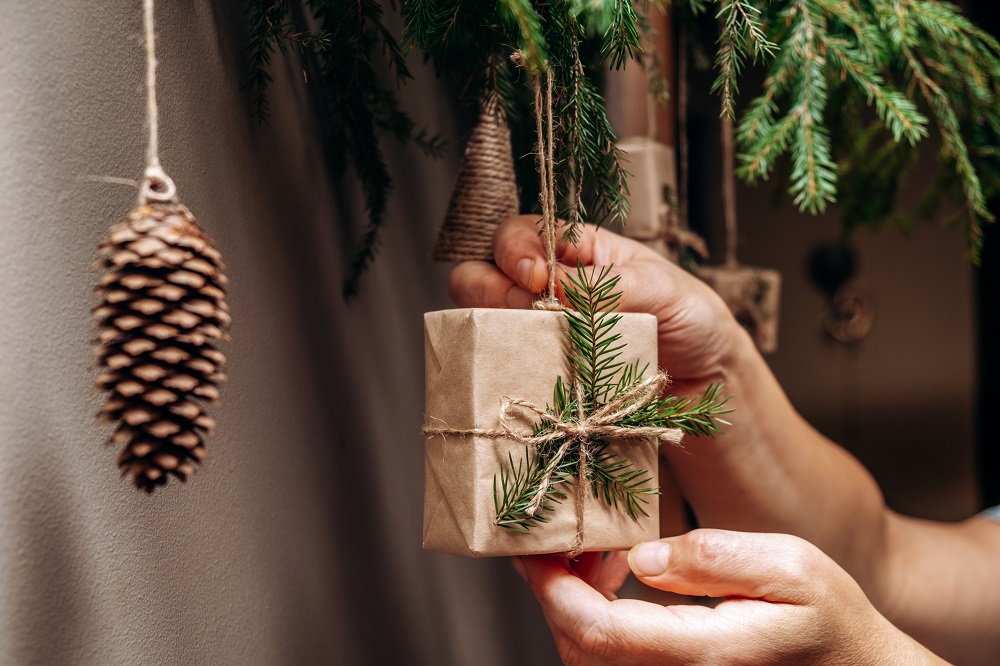 Nachhaltige Weihnachtsdeko und Geschenkverpackung.