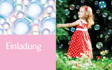 Einladungskarte mit Seifenblasen und kleinem Mädchen